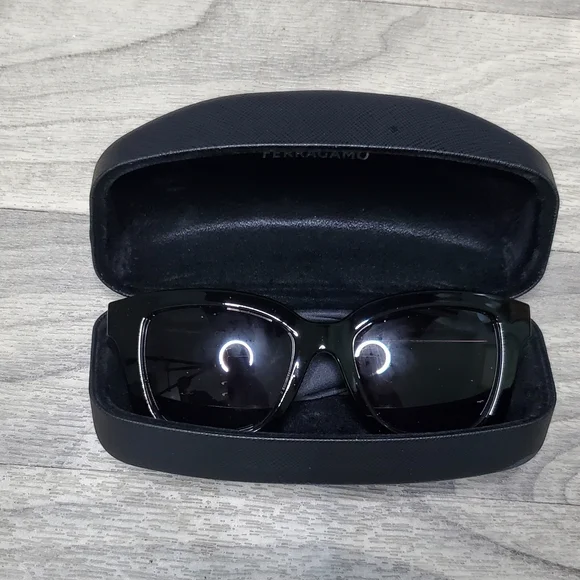 Salvatore Ferragamo Black Sunglasses Case display picture 3